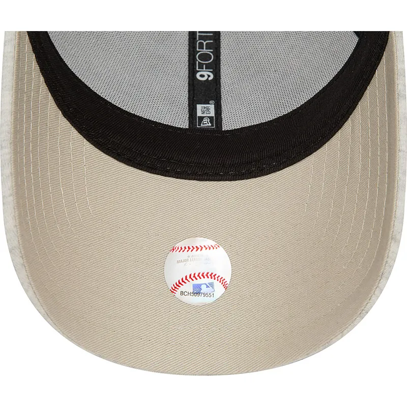 beige-verstellbare-curved-cap-9forty-jersey-essential-der-new-york-yankees-mlb-von-new-era