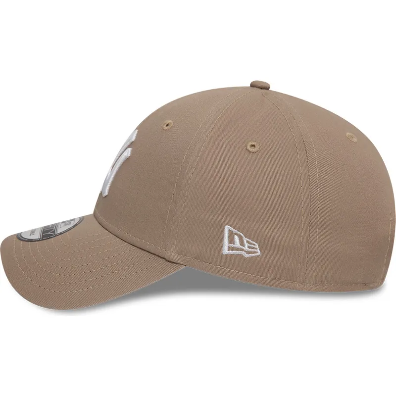 braune-verstellbare-curved-cap-9forty-league-essential-der-new-york-yankees-mlb-von-new-era