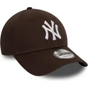 dunkelbraune-verstellbare-curved-cap-9forty-league-essential-der-new-york-yankees-mlb-von-new-era