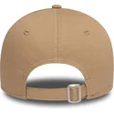braune-verstellbare-curved-cap-mit-hellbraunem-logo-fur-damen-9forty-league-essential-der-new-york-yankees-mlb-von-new-era