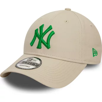 Casquette courbée beige ajustable avec logo vert 9FORTY League Essential New York Yankees MLB New Era