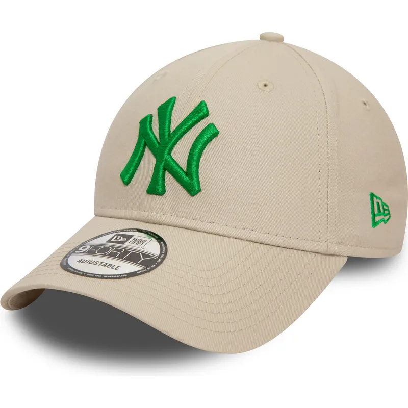 mutzen-gebogen-beige-verstellbares-band-9forty-league-essential-der-new-york-yankees-mlb-von-new-era