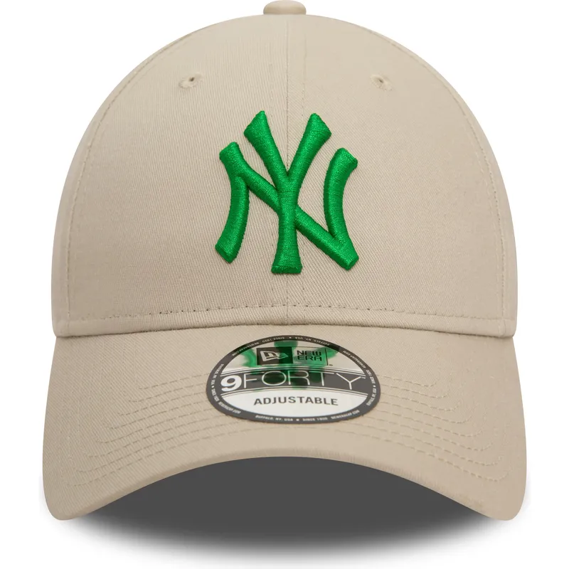 mutzen-gebogen-beige-verstellbares-band-9forty-league-essential-der-new-york-yankees-mlb-von-new-era