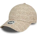 beige-gebogene-verstellbare-damenkappe-9forty-monogram-der-new-york-yankees-mlb-von-new-era