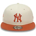 mutzen-flach-beige-snapback-marron-9fifty-patch-der-new-york-yankees-mlb-von-new-era