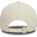 beige-verstellbare-curved-cap-9twenty-wordmark-der-new-york-yankees-mlb-von-new-era