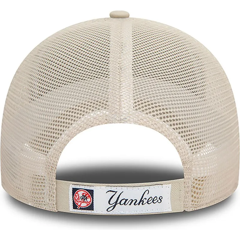 beige-trucker-cap-mit-beigem-logo-9forty-home-field-der-new-york-yankees-mlb-von-new-era beige-trucker-cap-mit-beigem-logo-9forty-home-field-der-new-york-yankees-mlb-von-new-era