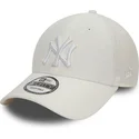 mutzen-gebogen-weiss-verstellbares-band-9forty-linen-der-new-york-yankees-mlb-von-new-era