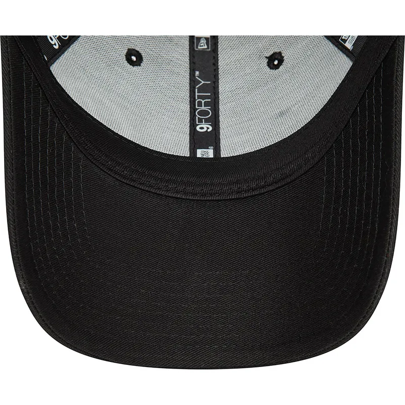 schwarze-gebogene-snapback-kappe-9forty-von-haas-f1-team-formula-1-von-new-era schwarze-gebogene-snapback-kappe-9forty-von-haas-f1-team-formula-1-von-new-era