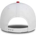 weisse-und-schwarze-gebogene-snapback-kappe-kevin-magnussen-9forty-von-haas-f1-team-formula-1-von-new-era
