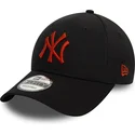 schwarze-verstellbare-curved-cap-mit-rotem-logo-9forty-league-essential-der-new-york-yankees-mlb-von-new-era
