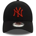 schwarze-verstellbare-curved-cap-mit-rotem-logo-9forty-league-essential-der-new-york-yankees-mlb-von-new-era