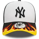 mutzen-gebogen-weiss-snapback-a-frame-flame-der-new-york-yankees-mlb-von-new-era