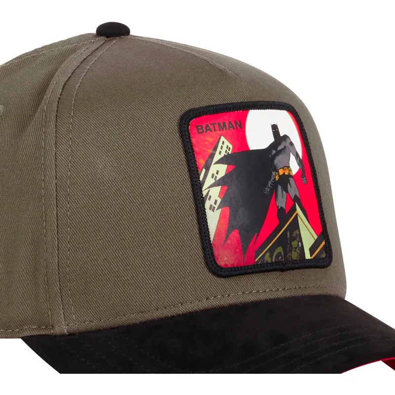 braune-und-schwarze-gebogene-snapback-kappe-batman-kni-dc-comics-von-capslab