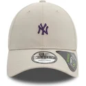 casquette-courbee-beige-ajustable-avec-logo-violet-9forty-repreve-mini-logo-new-york-yankees-mlb-new-era