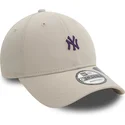 beige-verstellbare-curved-cap-mit-violettem-logo-9forty-repreve-mini-logo-der-new-york-yankees-mlb-von-new-era