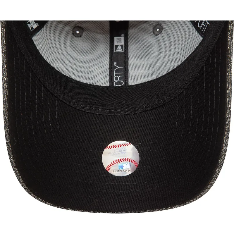 schwarze-gebogene-verstellbare-damenkappe-9forty-glitter-der-new-york-yankees-mlb-von-new-era