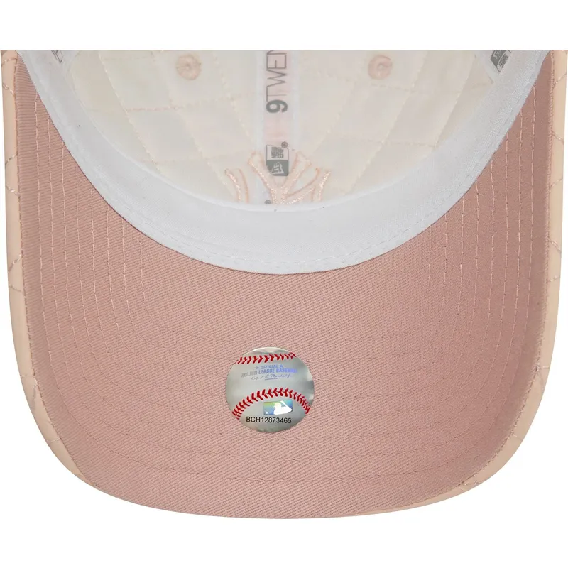 gebogene-rosa-verstellbare-damenkappe-9twenty-padded-new-york-yankees-mlb-von-new-era
