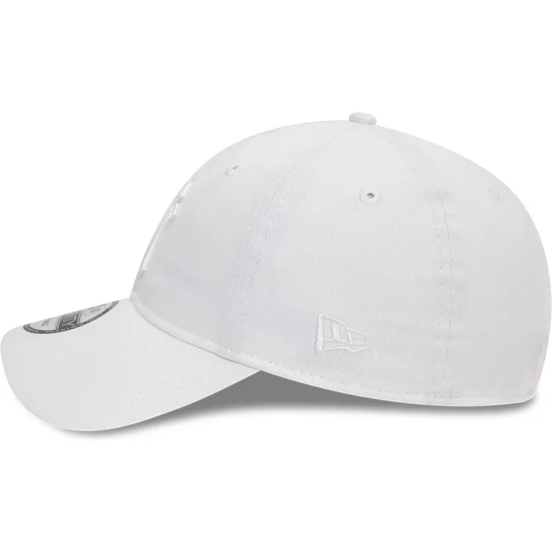 weisse-verstellbare-curved-cap-mit-weissem-logo-9twenty-league-essential-der-new-york-yankees-mlb-von-new-era