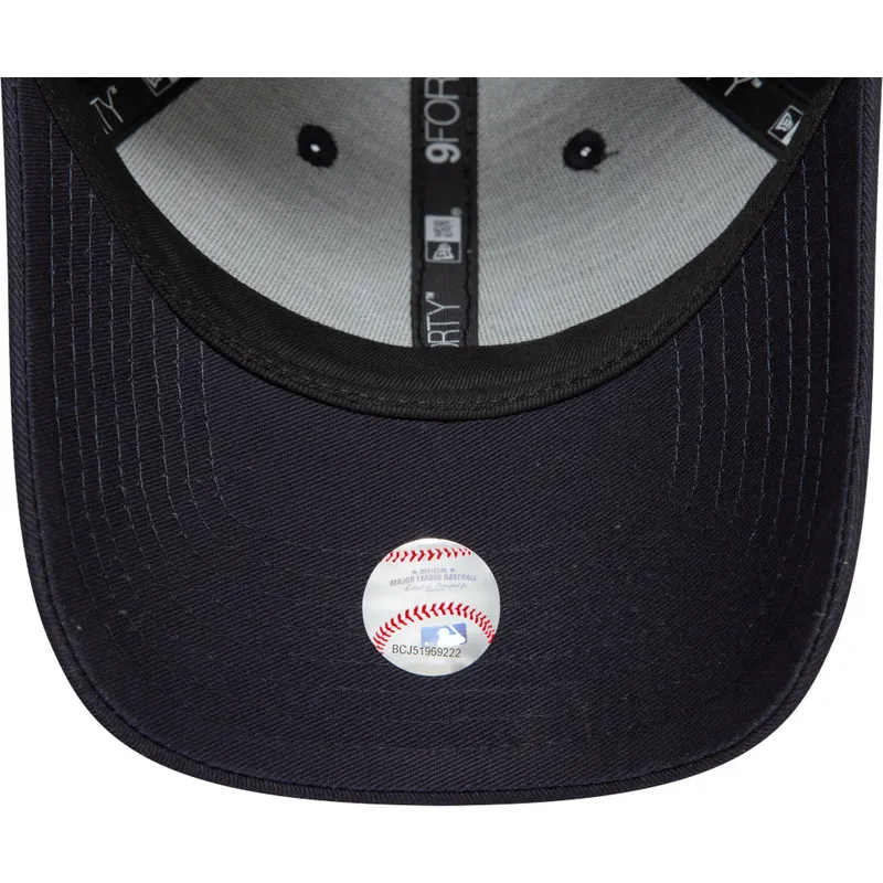 marineblaue-verstellbare-curved-cap-mit-blauem-logo-9forty-league-essential-der-new-york-yankees-mlb-von-new-era marineblaue-verstellbare-curved-cap-mit-blauem-logo-9forty-league-essential-der-new-york-yankees-mlb-von-new-era