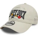 beige-gebogene-verstellbare-kappe-9twenty-washed-daffy-duck-looney-tunes-von-new-era