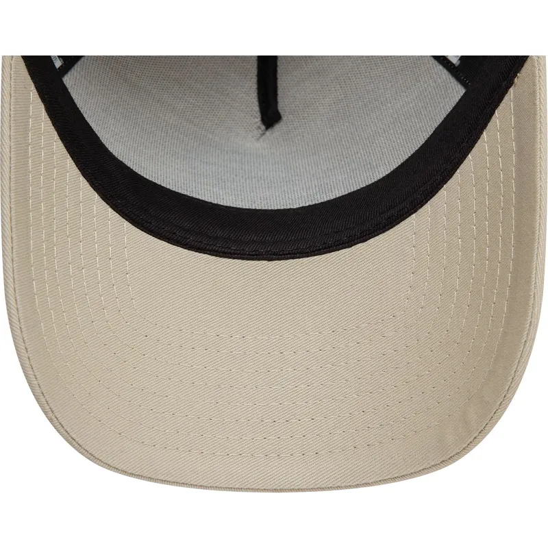beige-und-schwarze-trucker-kappe-9forty-a-frame-outdoor-patch-von-new-era