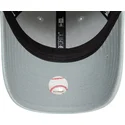 hellblaue-gebogene-verstellbare-damenkappe-mit-rosa-logo-9forty-denim-icon-heart-der-new-york-yankees-mlb-von-new-era