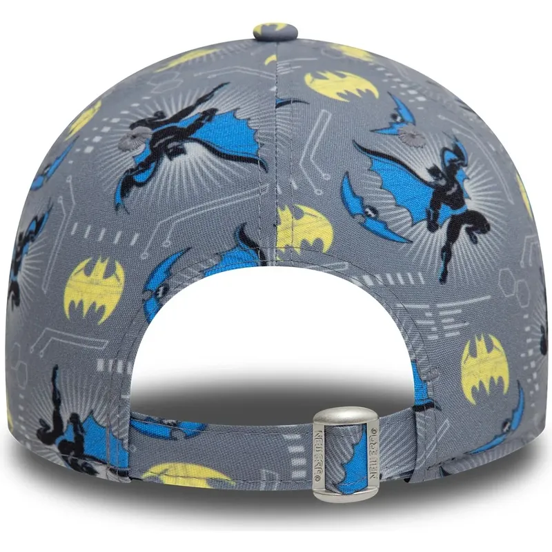 graue-gebogene-kappe-fur-kinder-9forty-all-over-print-von-batman-dc-comics-von-new-era