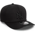 casquette-courbee-noire-snapback-avec-logo-noir-9seventy-stretch-snap-new-york-yankees-mlb-new-era