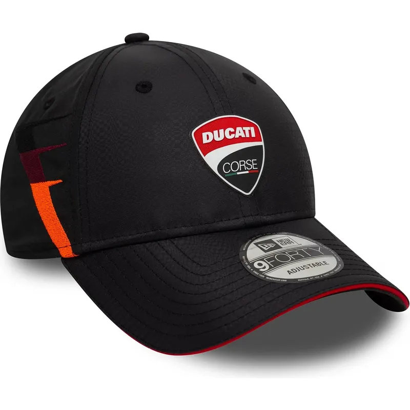 schwarze-verstellbare-curved-cap-9forty-gradient-print-von-ducati-motor-motogp-von-new-era schwarze-verstellbare-curved-cap-9forty-gradient-print-von-ducati-motor-motogp-von-new-era