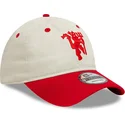 weisse-und-rote-verstellbare-curved-cap-9twenty-contrast-visor-von-manchester-united-football-club-premier-league-von-new-era