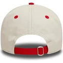 weisse-und-rote-verstellbare-curved-cap-9twenty-contrast-visor-von-manchester-united-football-club-premier-league-von-new-era