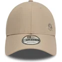 braune-verstellbare-curved-cap-9forty-flawless-der-new-york-yankees-mlb-von-new-era