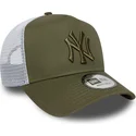 casquette-trucker-verte-et-blanche-avec-logo-vert-a-frame-league-essential-new-york-yankees-mlb-new-era