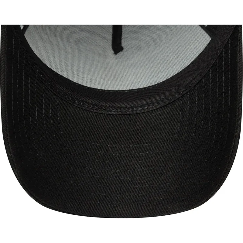 schwarze-gebogene-snapback-kappe-mit-schwarzem-e-frame-league-essential-logo-der-new-york-yankees-mlb-von-new-era