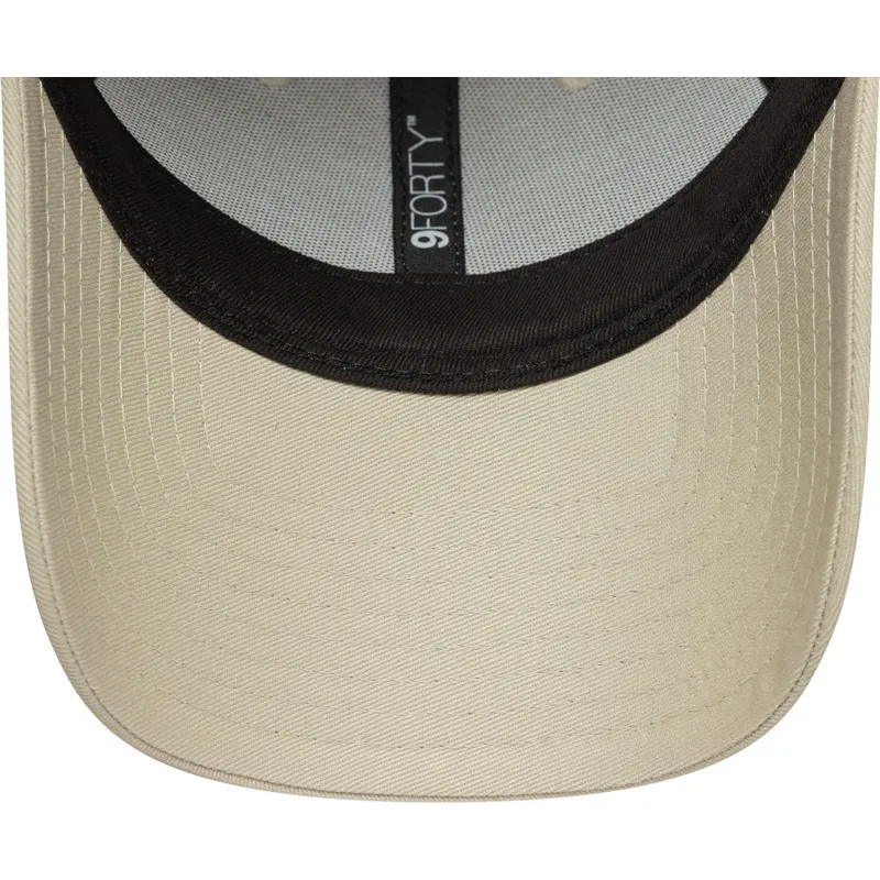 beige-gebogene-verstellbare-damenkappe-9forty-mini-logo-der-new-york-yankees-mlb-von-new-era