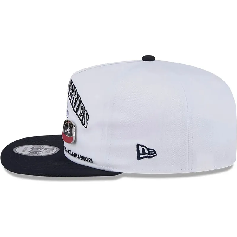 weisse-und-schwarze-flache-snapback-kappe-golfer-championship-pin-von-new-york-yankees-atlanta-braves-mlb-von-new-era weisse-und-schwarze-flache-snapback-kappe-golfer-championship-pin-von-new-york-yankees-atlanta-braves-mlb-von-new-era