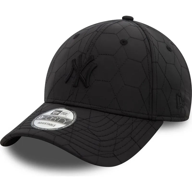 schwarze-verstellbare-curved-cap-mit-schwarzem-logo-9forty-quilted-der-new-york-yankees-mlb-von-new-era schwarze-verstellbare-curved-cap-mit-schwarzem-logo-9forty-quilted-der-new-york-yankees-mlb-von-new-era