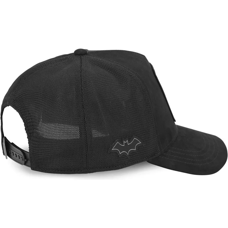 schwarze-trucker-kappe-batman-dc8-dar-dc-comics-von-capslab