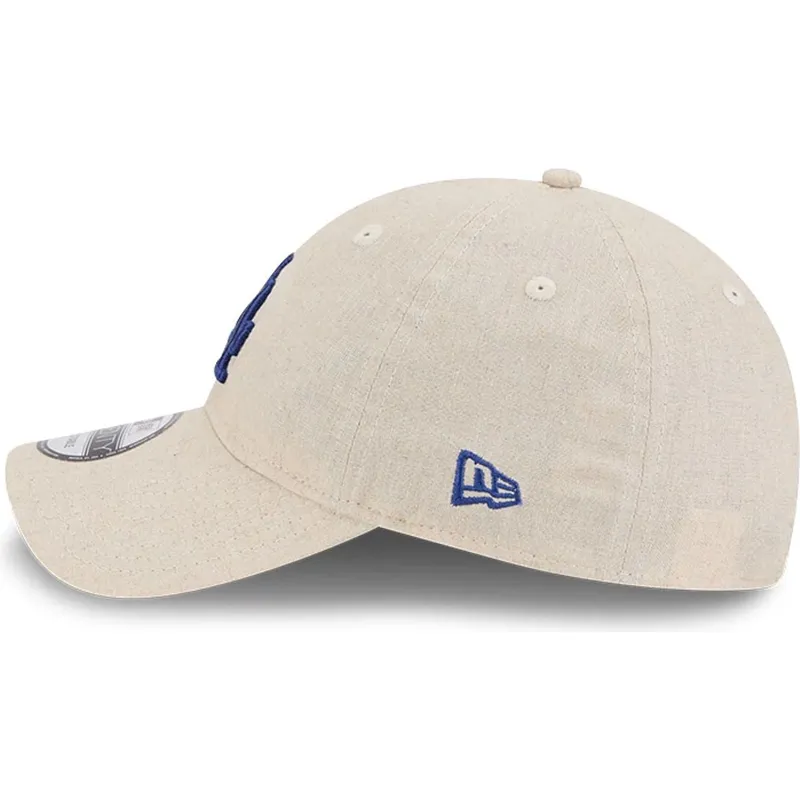 beige-verstellbare-curved-cap-mit-blauem-logo-9twenty-linen-spring-training-fan-pack-2025-der-los-angeles-dodgers-mlb-von-new-er beige-verstellbare-curved-cap-mit-blauem-logo-9twenty-linen-spring-training-fan-pack-2025-der-los-angeles-dodgers-mlb-von-new-er