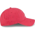 gebogene-rosa-verstellbare-damenkappe-9twenty-pattern-spring-training-fan-pack-2025-der-new-york-yankees-mlb-von-new-era