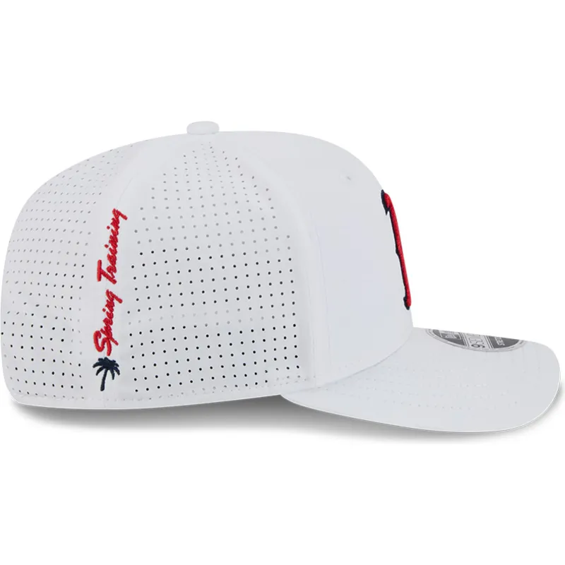 weisse-trucker-cap-9seventy-perf-spring-training-fan-pack-2025-der-boston-red-sox-mlb-von-new-era