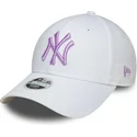 casquette-courbee-blanche-ajustable-pour-femme-avec-logo-violet-9forty-league-essential-new-york-yankees-mlb-new-era