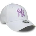 casquette-courbee-blanche-ajustable-pour-femme-avec-logo-violet-9forty-league-essential-new-york-yankees-mlb-new-era