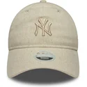 beige-verstellbare-curved-cap-fur-damen-mit-beigem-logo-9twenty-linen-der-new-york-yankees-mlb-von-new-era
