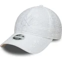 casquette-courbee-blanche-ajustable-pour-femme-avec-logo-blanc-9twenty-broderie-new-york-yankees-mlb-new-era