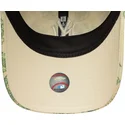 beige-verstellbare-curved-cap-fur-damen-9twenty-all-over-print-tropical-der-new-york-yankees-mlb-von-new-era