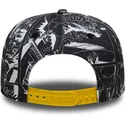 schwarze-flache-snapback-kappe-fur-kinder-9fifty-all-over-print-von-batman-dc-comics-von-new-era