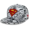 casquette-plate-noire-snapback-pour-enfant-9fifty-all-over-print-superman-dc-comics-new-era
