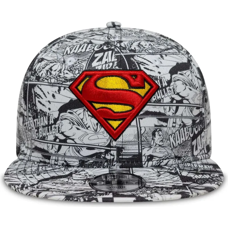 schwarze-flache-snapback-kappe-fur-kinder-9fifty-all-over-print-von-superman-dc-comics-von-new-era